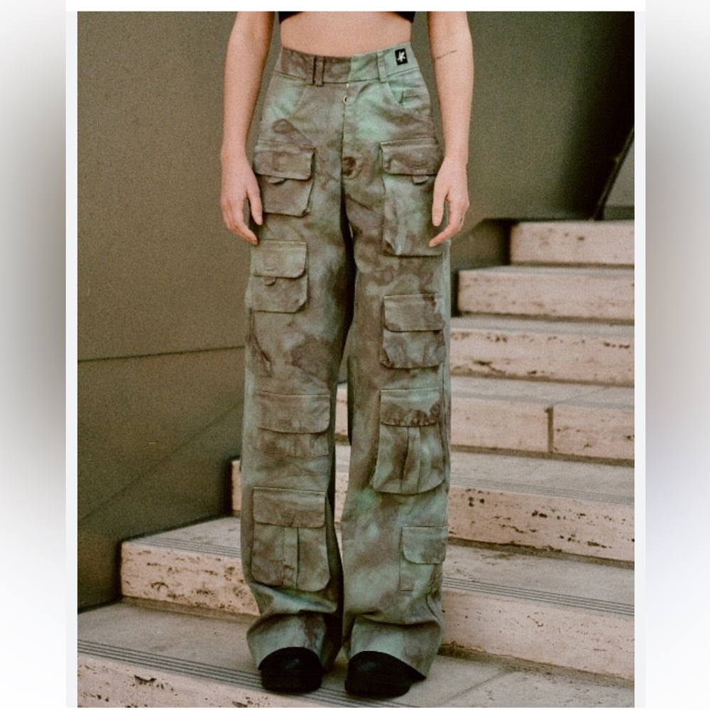 Astra Kidani Oversized Pocket in Moss Cargo Pants | L